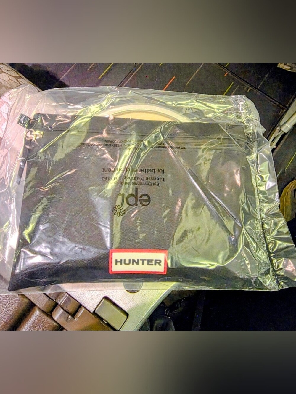 Amenity travel over night kit, Eva Air x Hunter, Midnight black